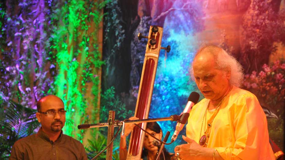  Pandit Jasraj Ji performing at a Musical evening organised by Bhakti
          Kala Kshetra at ISKCON Auditorium, Juhu, Mumbai