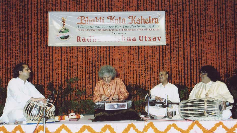  Shri Shiv Prasad Sharma performing @ bhakti Kala Kshetra at ISKCON Auditorium, Juhu, Mumbai